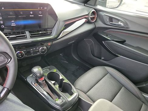 Used 2025 Chevrolet Trax RS w/ Driver Confidence Package image 17