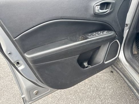 Used 2019 Jeep Compass Latitude AWD/4WD image 11