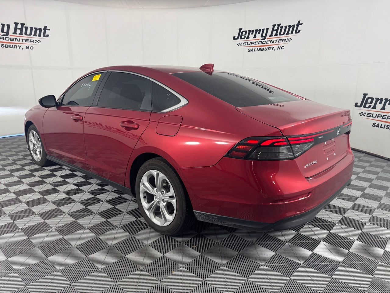 Used 2025 Honda Accord LX image 9