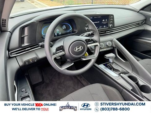 Certified 2024 Hyundai Elantra SE image 17