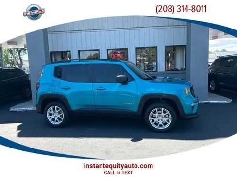 Used 2022 Jeep Renegade Latitude AWD/4WD image 1