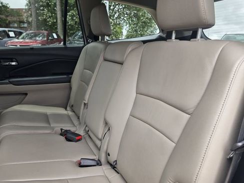 Used 2017 Honda Pilot Touring image 23