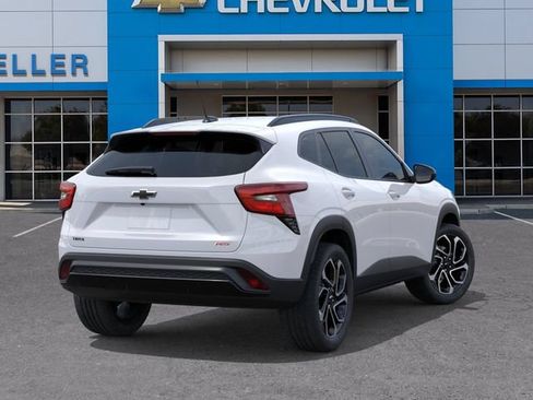 New 2026 Chevrolet Trax RS w/ Sunroof Package FWD image 4