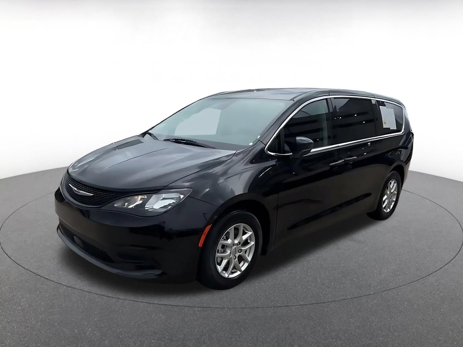 Used 2023 Chrysler Voyager LX FWD image 7