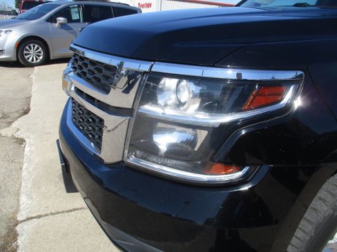 Used 2017 Chevrolet Suburban LT image 10