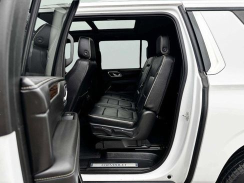 Used 2021 Chevrolet Suburban Premier w/ Premium Package image 34