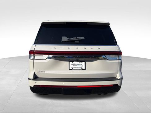 Used 2024 Lincoln Navigator Reserve AWD/4WD image 5