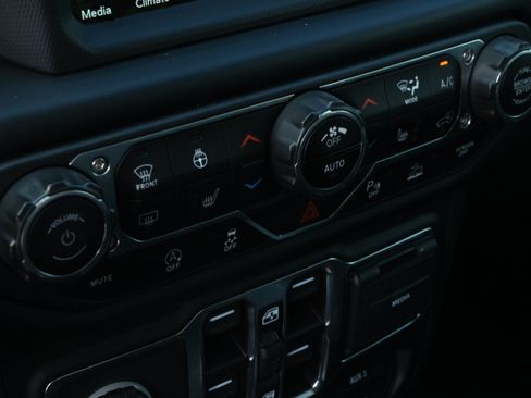 Used 2021 Jeep Gladiator Sport AWD/4WD image 23