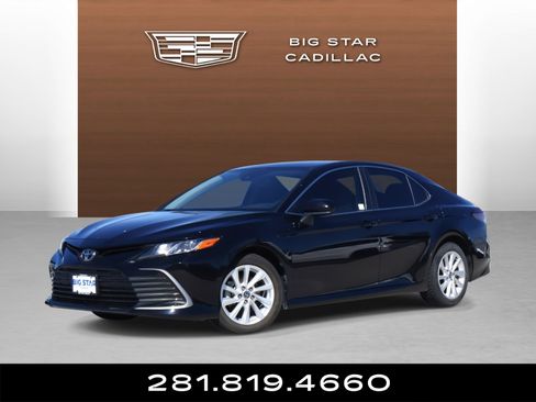Used 2022 Toyota Camry LE image 1