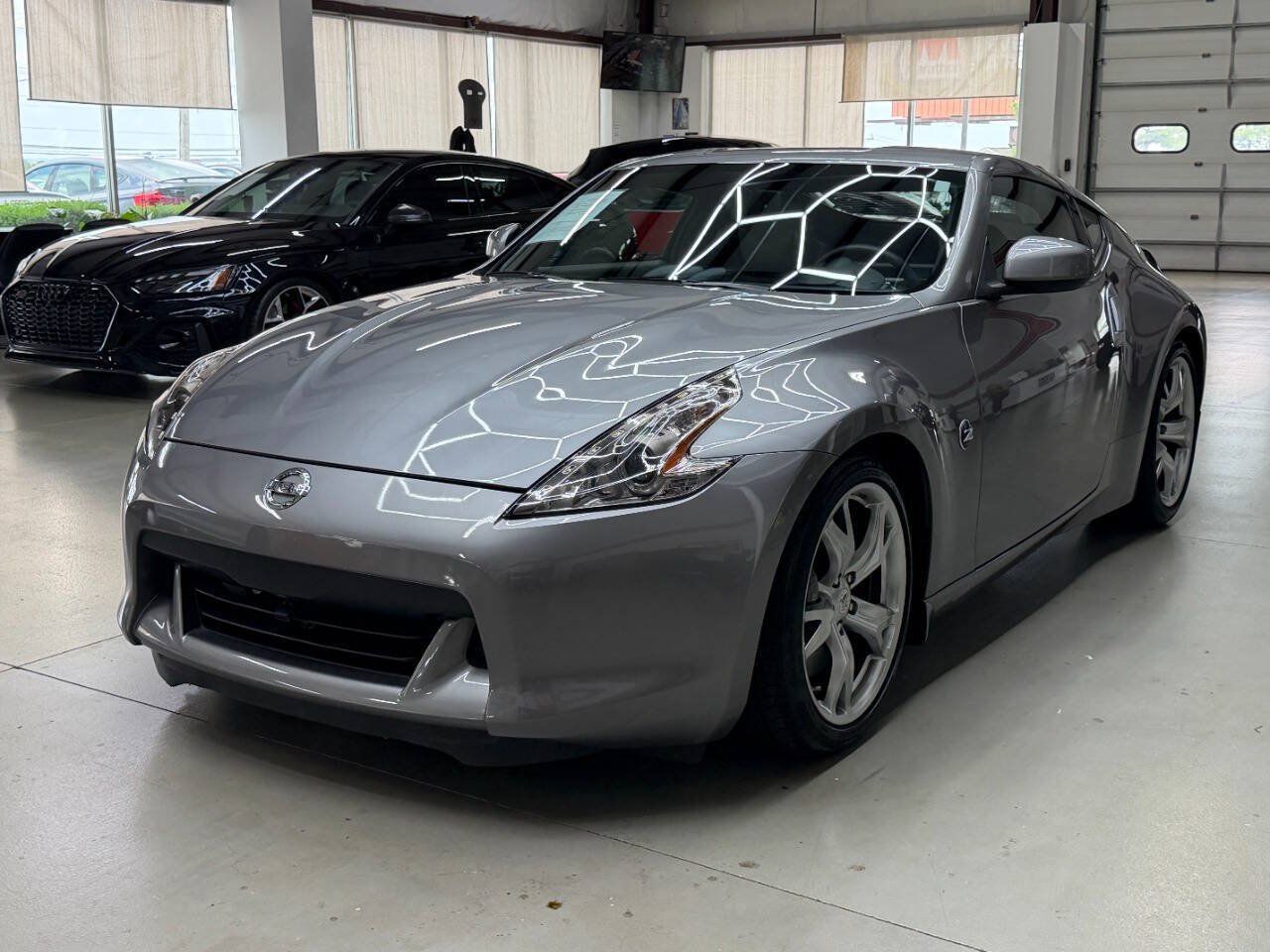 Used 2009 Nissan 370Z Touring w/ Sport Pkg RWD image 5