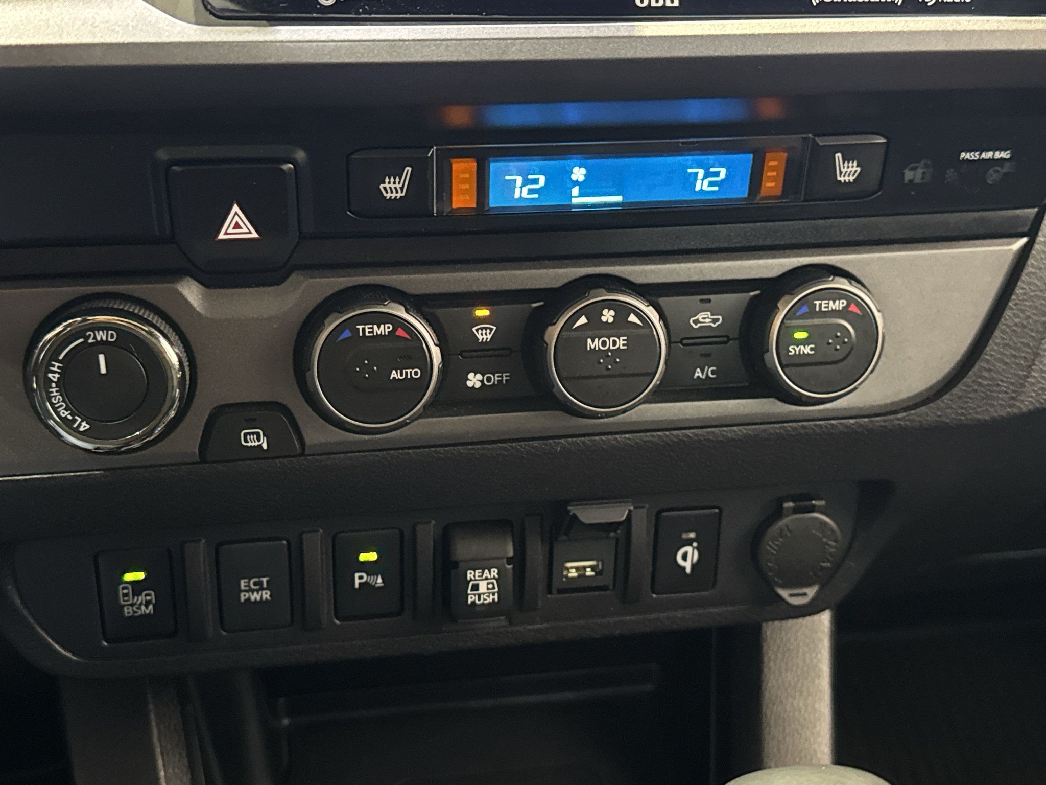 Used 2021 Toyota Tacoma TRD Off-Road w/ TRD Premium Off Road Package AWD/4WD image 28