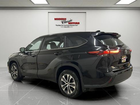 Used 2024 Toyota Highlander XLE image 5