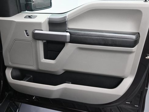 Used 2019 Ford F150 XLT w/ Equipment Group 302A Luxury AWD/4WD image 18