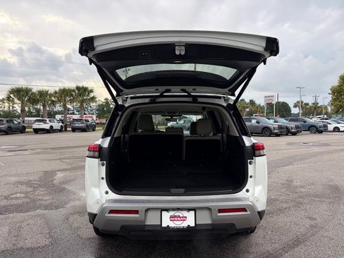 Certified 2025 Nissan Pathfinder SL AWD/4WD image 5