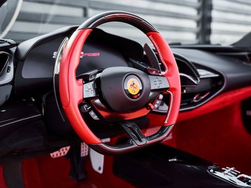 Used 2025 Ferrari SF90 Spider image 41