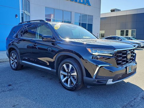 Used 2023 Honda Pilot Touring image 3