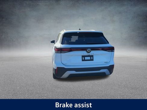 New 2025 Volkswagen Tiguan SE image 19