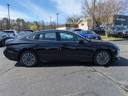 New 2025 Hyundai Sonata Limited image 3