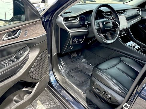Used 2023 Jeep Grand Cherokee L Limited RWD image 9