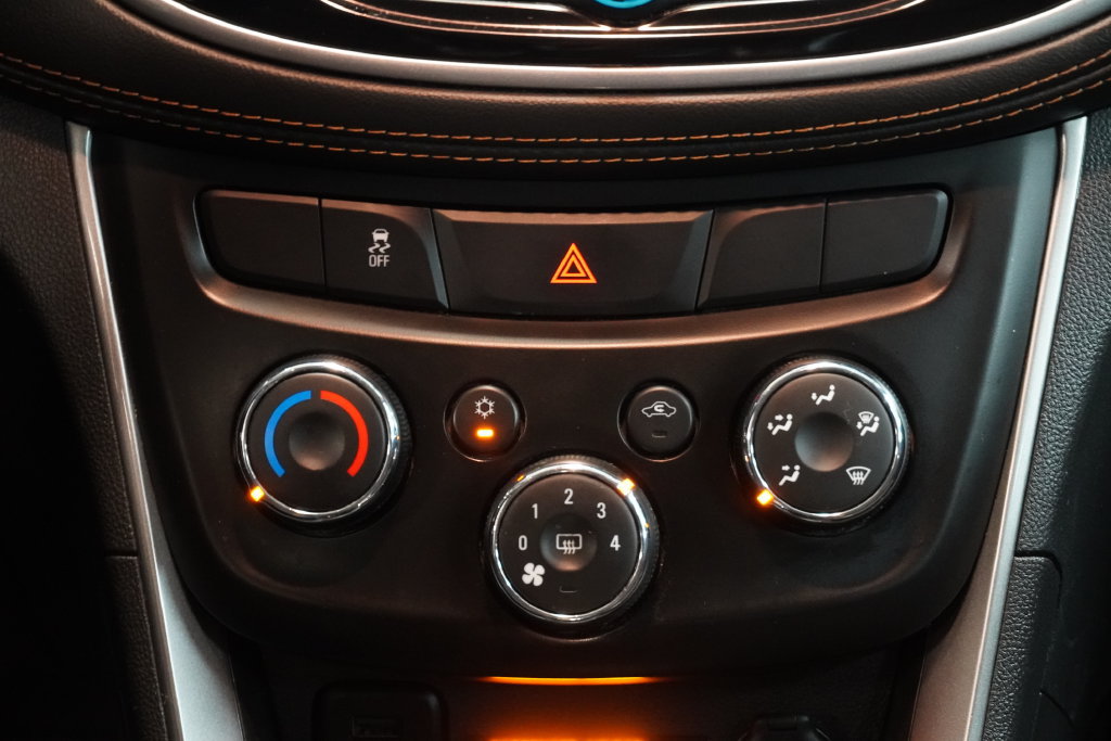 Used 2020 Chevrolet Trax LT w/ LT Convenience Package FWD image 20