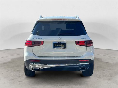 Certified 2025 Mercedes-Benz GLB 250 4MATIC image 4