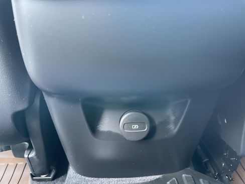 Used 2022 Volvo XC60 B5 R-Design image 35