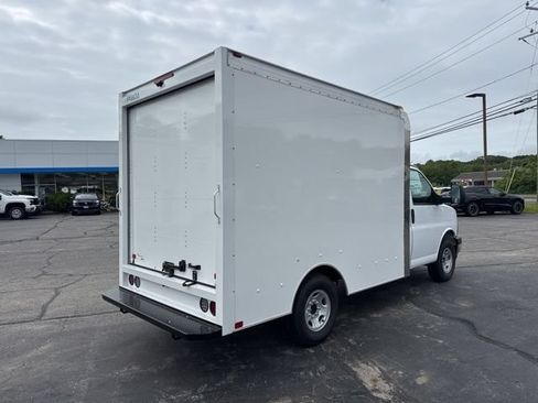 Used 2025 Chevrolet Express 3500 w/ Power Convenience Package RWD image 6