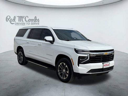 Used 2025 Chevrolet Suburban LS image 7