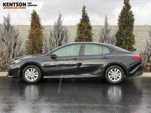 Used 2025 Toyota Camry LE image 4