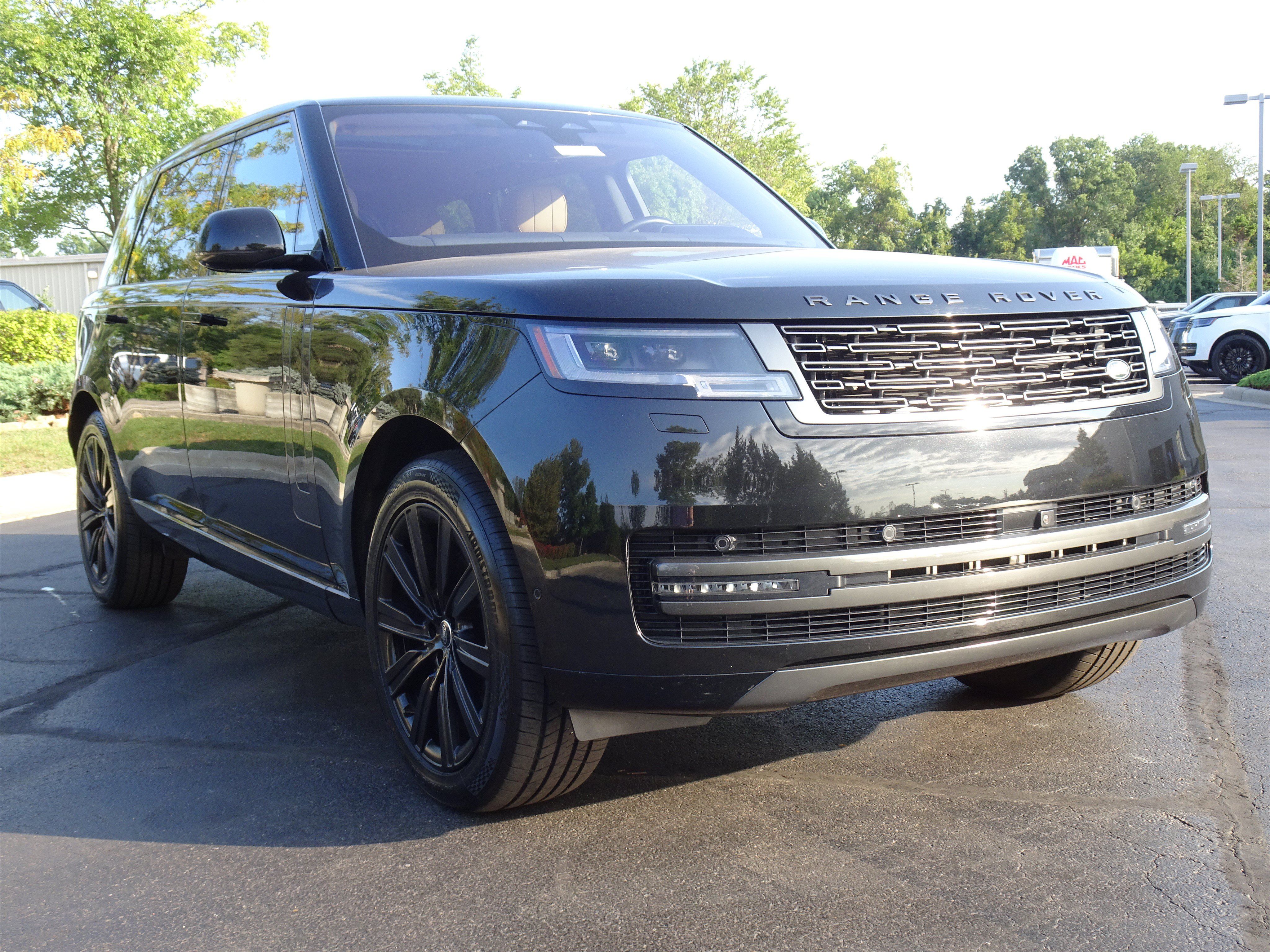 Certified 2023 Land Rover Range Rover Long Wheelbase SE AWD/4WD image 7