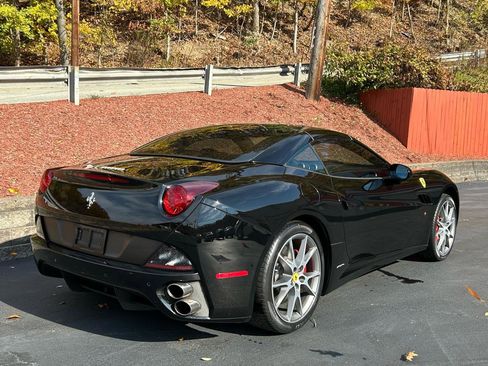 Used 2012 Ferrari California RWD image 8