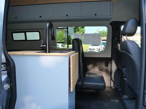 Used 2025 Mercedes-Benz Sprinter 2500 image 41