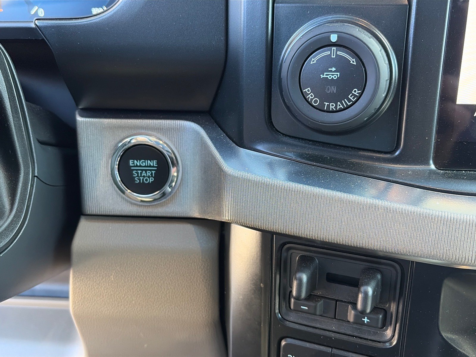 Used 2025 Ford F250 Platinum w/ Platinum Plus Package AWD/4WD image 12