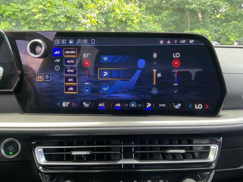 Used 2024 Chevrolet Traverse LT w/ Enhanced Driving Package FWD image 25