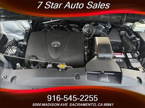 Used 2017 Toyota Highlander XLE image 21