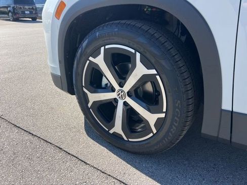 New 2026 Volkswagen Tiguan SE image 5