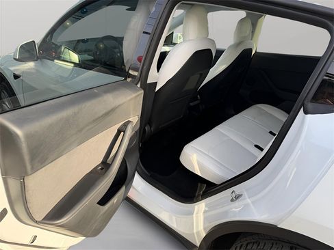 Used 2023 Tesla Model Y Long Range image 21