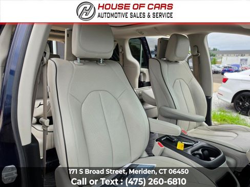 Used 2018 Chrysler Pacifica Limited w/ Advanced Safetytec Group FWD image 45