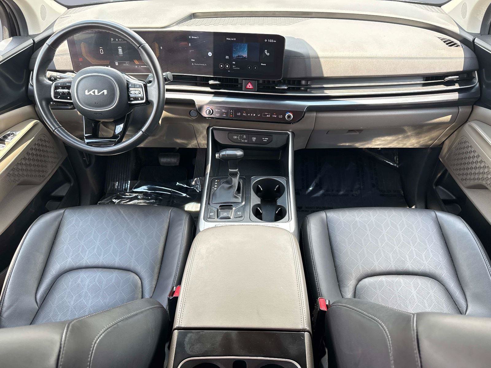 Used 2025 Kia Carnival FWD image 15