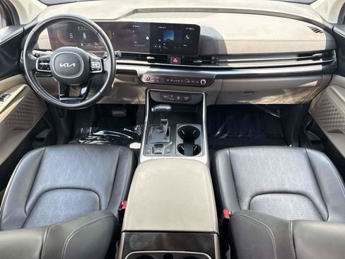 Used 2025 Kia Carnival FWD image 15