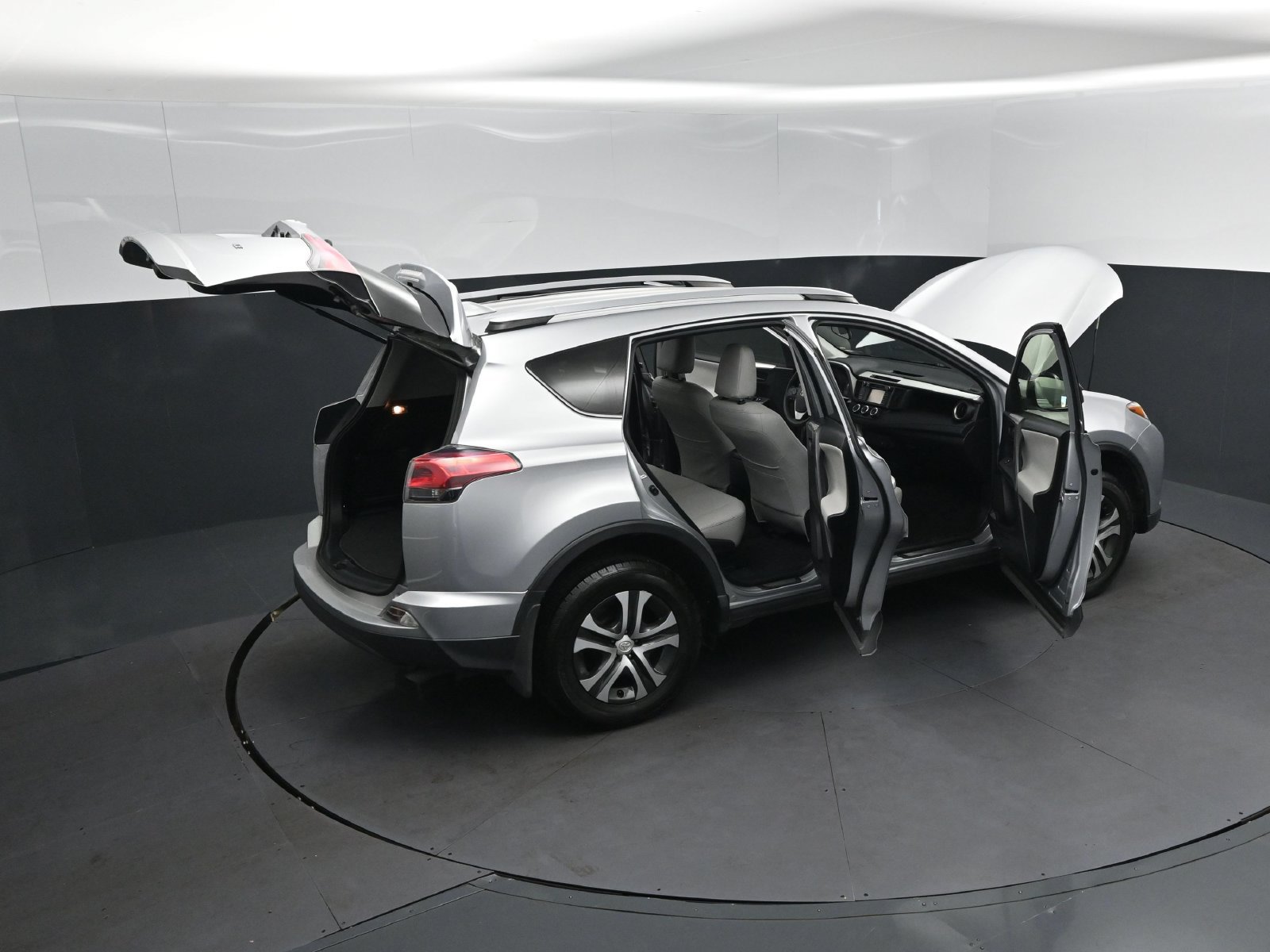 Used 2018 Toyota RAV4 LE FWD image 49