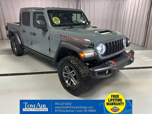 Used 2026 Jeep Gladiator Mojave AWD/4WD image 1