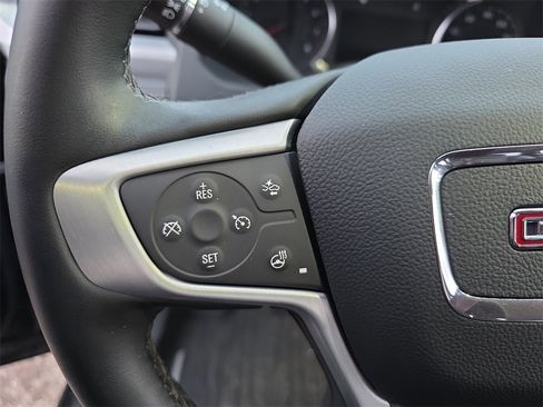 Used 2023 GMC Acadia SLT w/ Preferred Package image 18