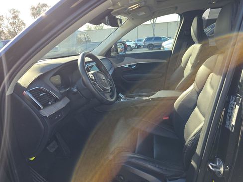 Used 2025 Volvo XC90 T8 Ultra w/ Protection Package Premier image 8