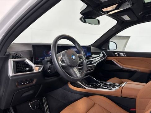 Used 2024 BMW X7 xDrive40i w/ M Sport Package AWD/4WD image 9