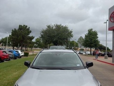 Used 2021 Toyota RAV4 LE image 1