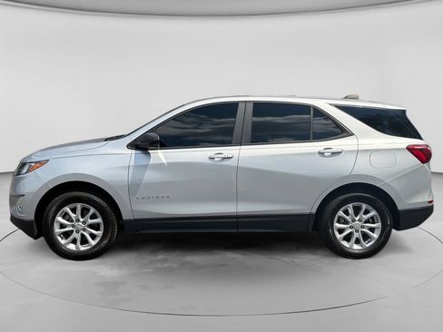 Used 2020 Chevrolet Equinox LS w/ LS Convenience Package AWD/4WD image 3