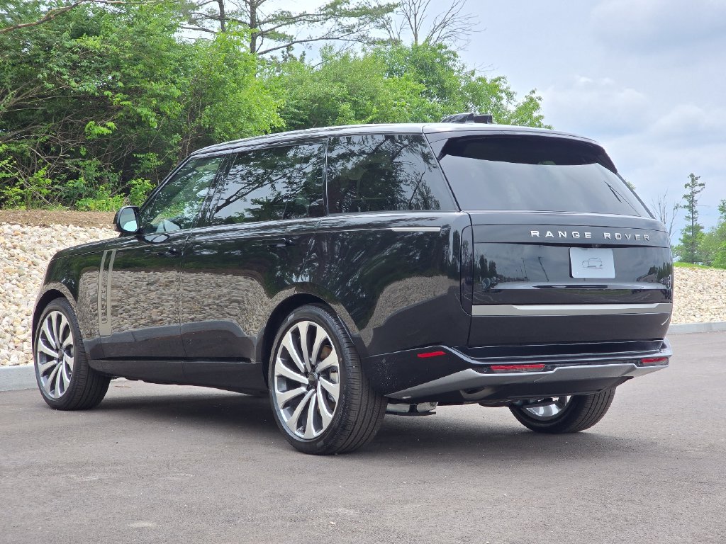 New 2026 Land Rover Range Rover Long Wheelbase SE AWD/4WD image 4