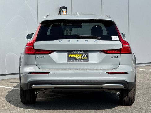New 2026 Volvo V60 B5 Cross Country Plus w/ Climate Package AWD/4WD image 4
