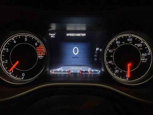 Used 2016 Jeep Cherokee Limited image 23